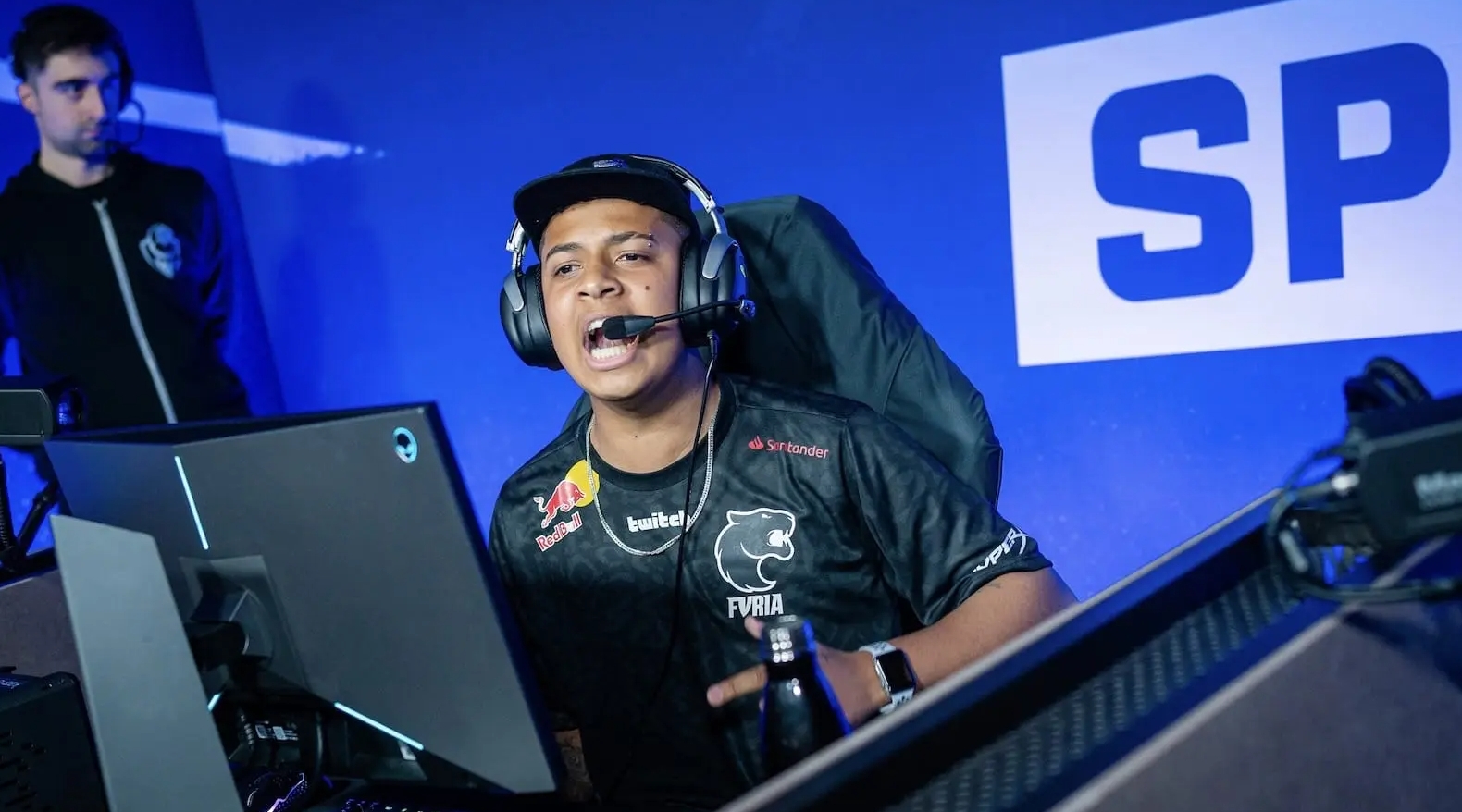 他们通过团 他们通过团